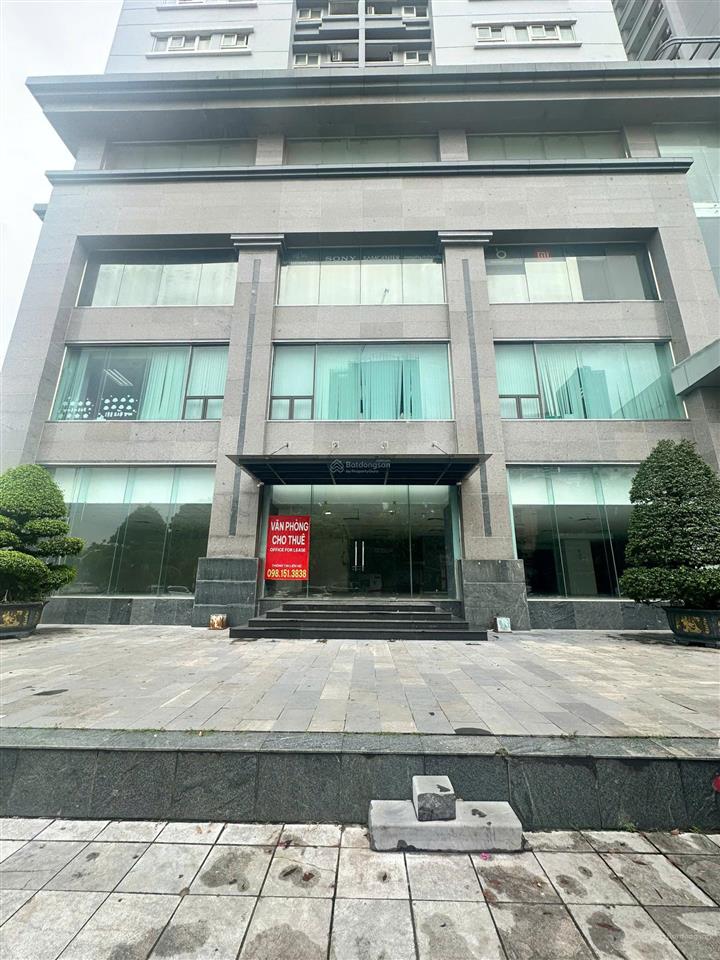 Cho thuê mặt bằng chân đế chung cư rainbow, dt 270m2 kđt tây nam linh đàm, vị trí lô góc 3 mặt tiền