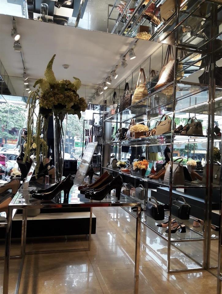 Cho thuê mặt bằng phố trần duy hưng 220m2x2 tầng, mt 9m, hợp nhà hàng/ showroom/ phòng khám