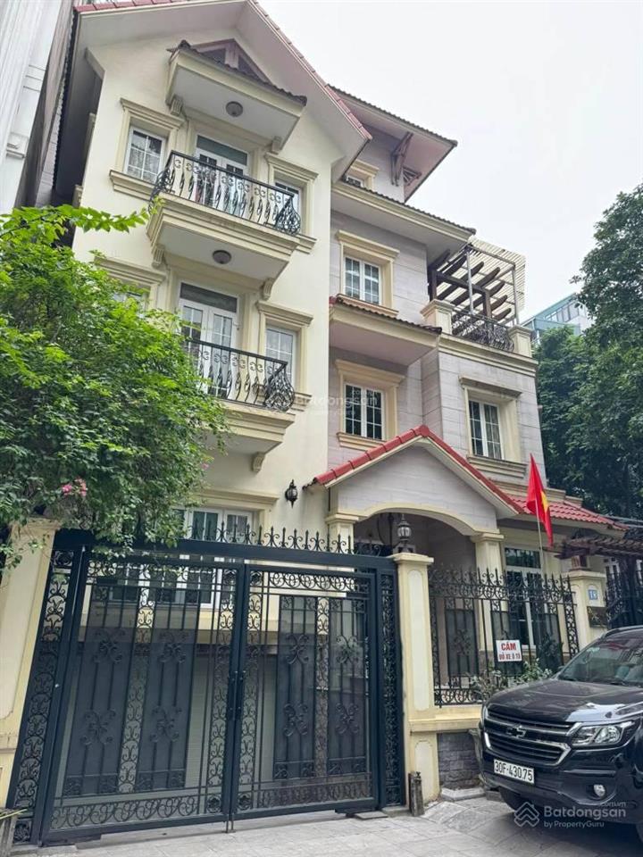 Cho thuê biệt thự lô góc mặt phố linh lang, 200m x 3t, mt18m, hợp showroom, nhà hàng cao cấp