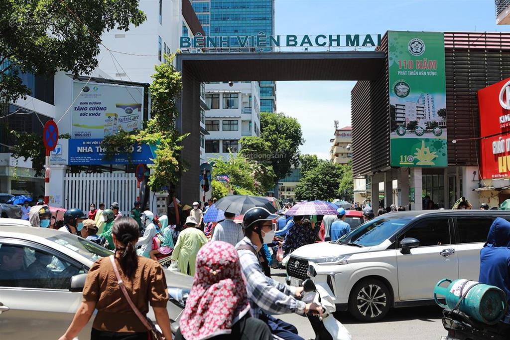 Cho thuê mặt phố phương mai, dt 80m, mt4.5m, gần bạch mai, đối diện bệnh viện, cực dễ kinh doanh
