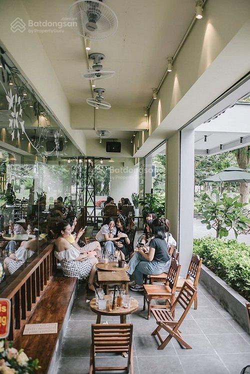Cho thuê lô góc hoàng cầu 152m x 2 tầng, lô góc mt8m, hợp showroom, cafe, ngân hàng, thời trang