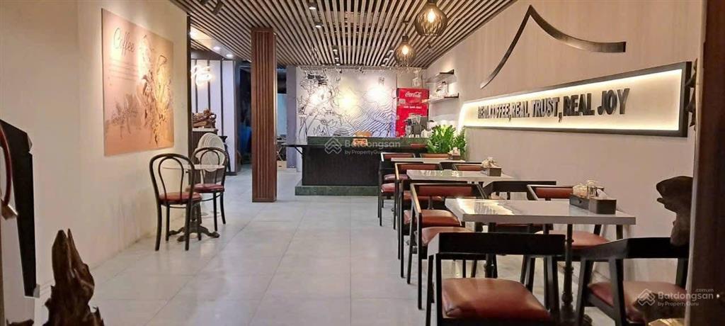 Cho thuê mặt bằng phố nguyễn văn cừ 130m2 x 3 tầng, mt8m, hợp showroom, phòng khám, ngân hàng