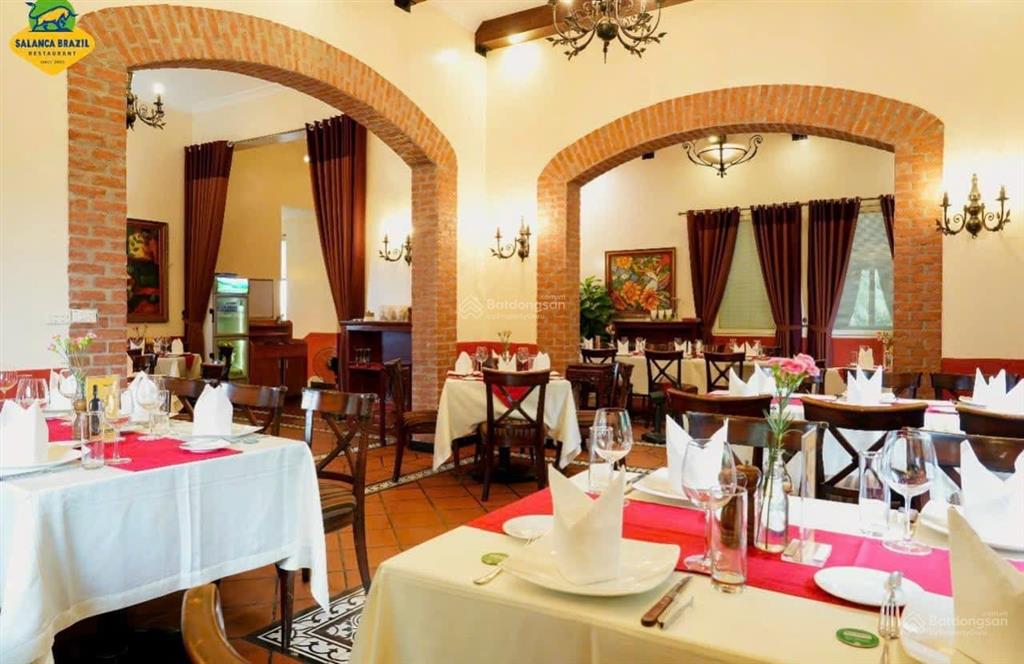 Giá thuê siêu tốt cho lô góc mặt phố ngụy như kon tum, dt 140m2, mt 24m, hợp nhà hàng/ quán ăn/ f&b