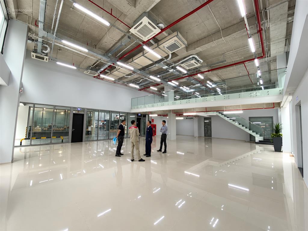 Hiếm có mặt bằng lô góc 3 mặt tiền phố dịch vọng hậu tổng mặt tiền 53m dt230m x 2t, mọi mô hình