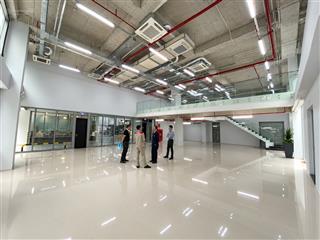 Hiếm có mặt bằng lô góc 3 mặt tiền phố dịch vọng hậu tổng mặt tiền 53m dt230m x 2t, mọi mô hình