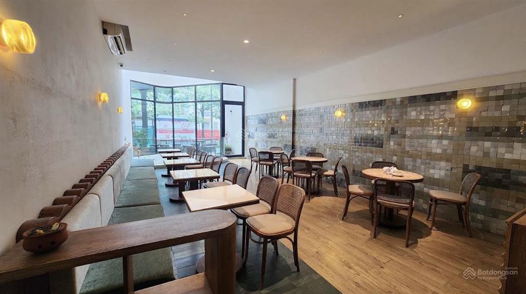 Mặt bằng đẹp phố trung hòa, dt 140m2 x 4t, mt 6m, hợp làm f&b/ nhà hàng/ cafe/ showroom/ spa
