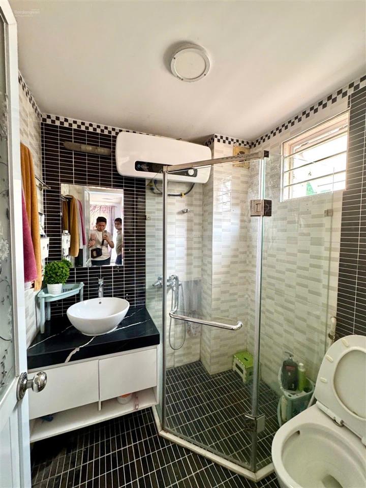 Bán gấp nhà riêng trương định, 33m2, chỉ 6,23 tỷ, 3pn, 4wc, sổ đỏ cc sẵn sàng giao dịch