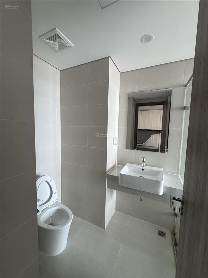 Chính chủ bán căn studio tầng cao view biển toà b giá 1.2x tỷ