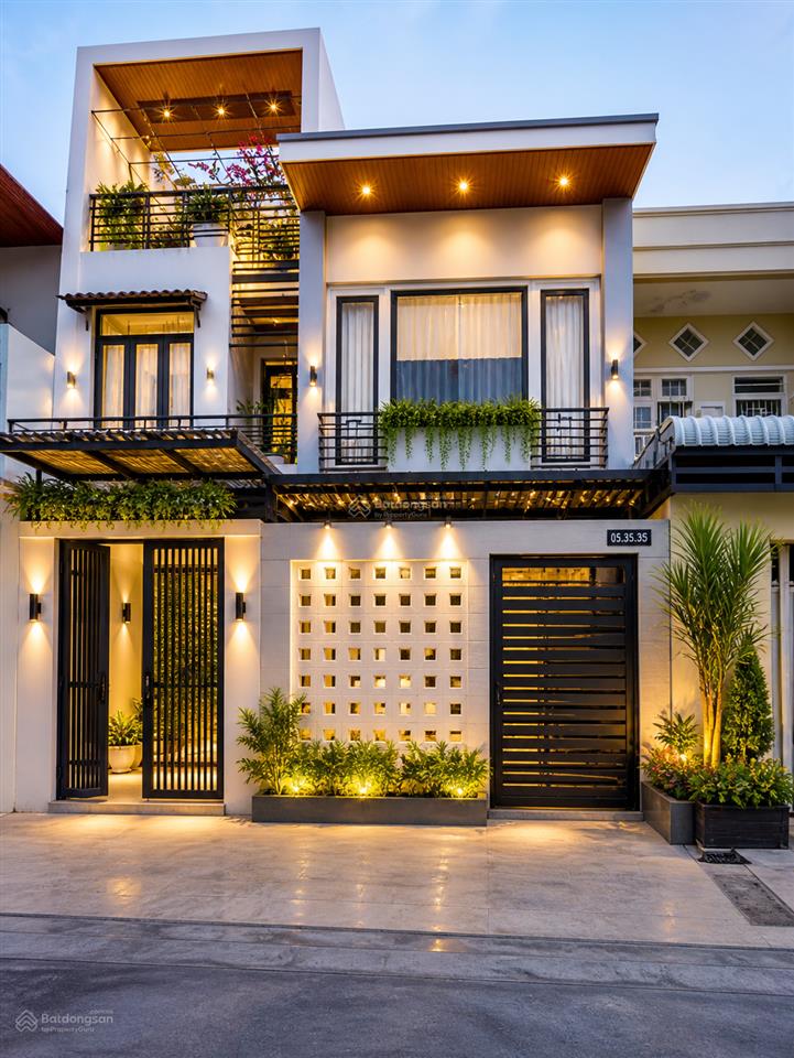 Chỉ 4tỷ hơn ít nhà hxh thông kdc sài gòn mới 60m  2 tầng kiên cố