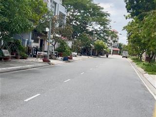 Ngay công viên, đ. phạm thị quy, tthc nhà bè, 162m2 ngang 9m, chỉ 9đ nhĩnh.