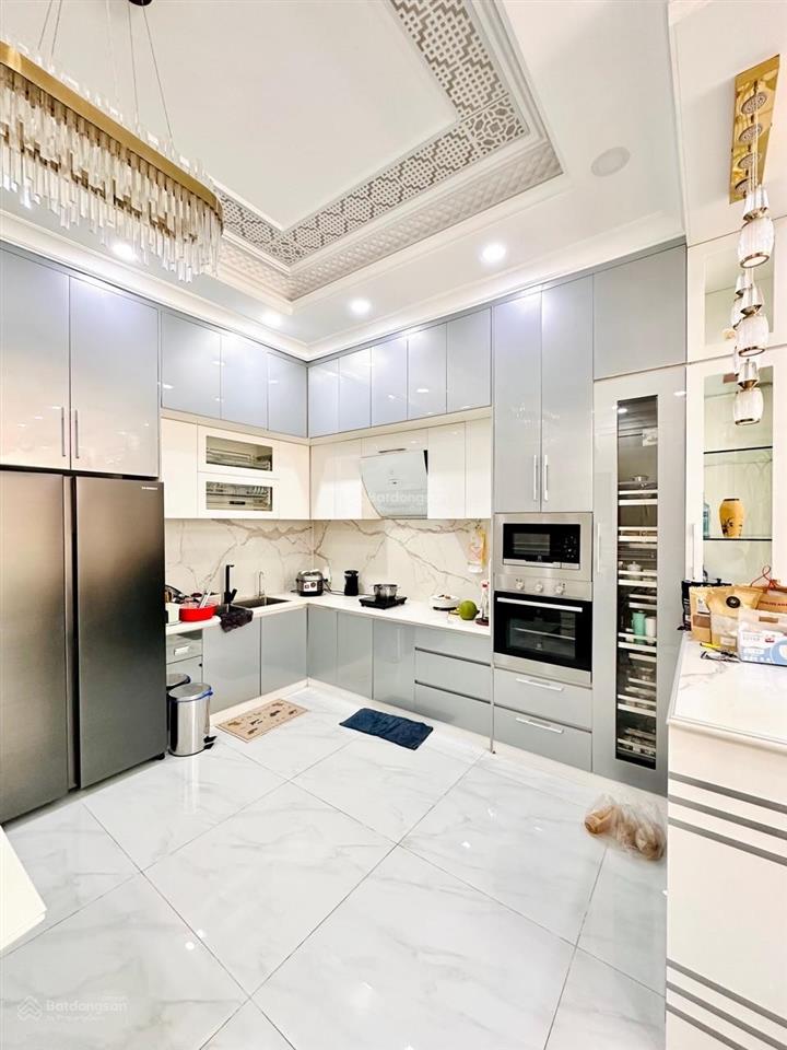 Chỉ hơn 8t biệt thự phố 4 tầng htp nhà bè 2 mt đường oto  sd đến 205m2 4pn  chủ thiện chí bán