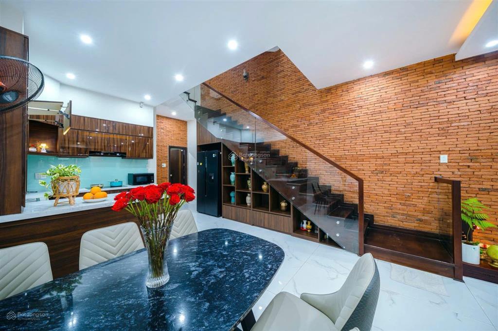 Cho thuê nhà 3 tầng full nội thất gần nguyễn phước lan, hoà xuân  diện tích 100m²,