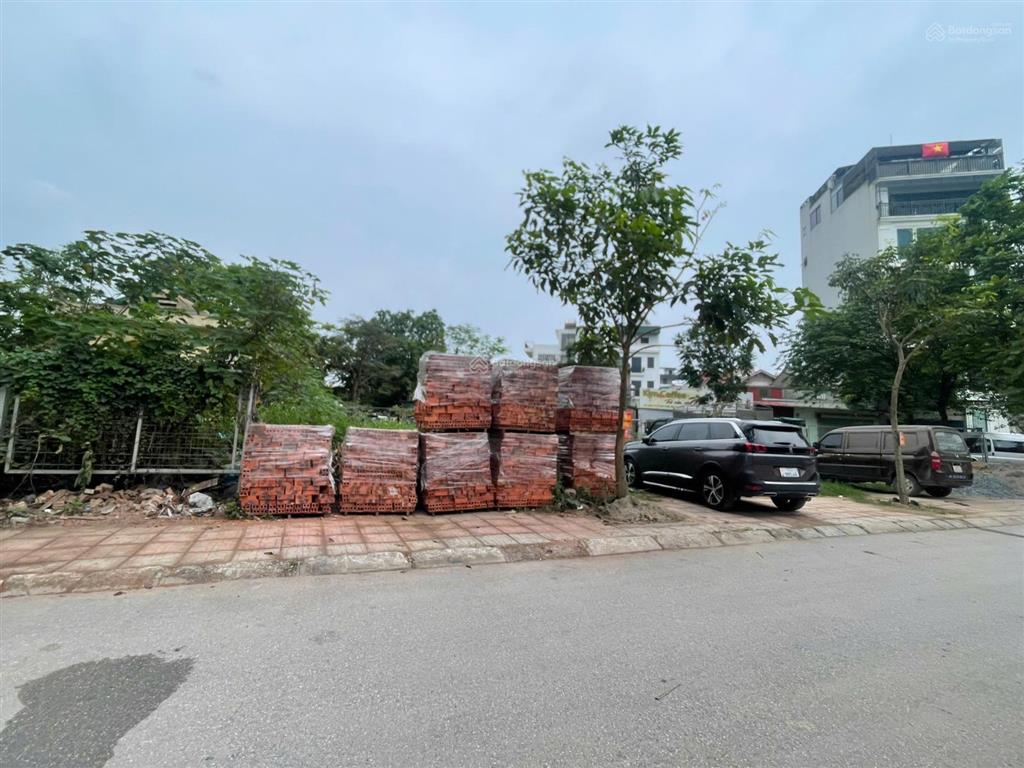 Bán đất sài đồng cực hiếm, vỉa hè, ô tô tránh, kinh doanh, 202 m2, mặt tiền 8 m, chỉ nhỉnh 42 tỷ.