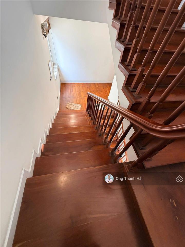 Cho thuê biệt thự đơn lập tại phú mỹ hưng, 285m2(19x15m) 6pn, sát bên công viên hồ bán nguyệt, ssis