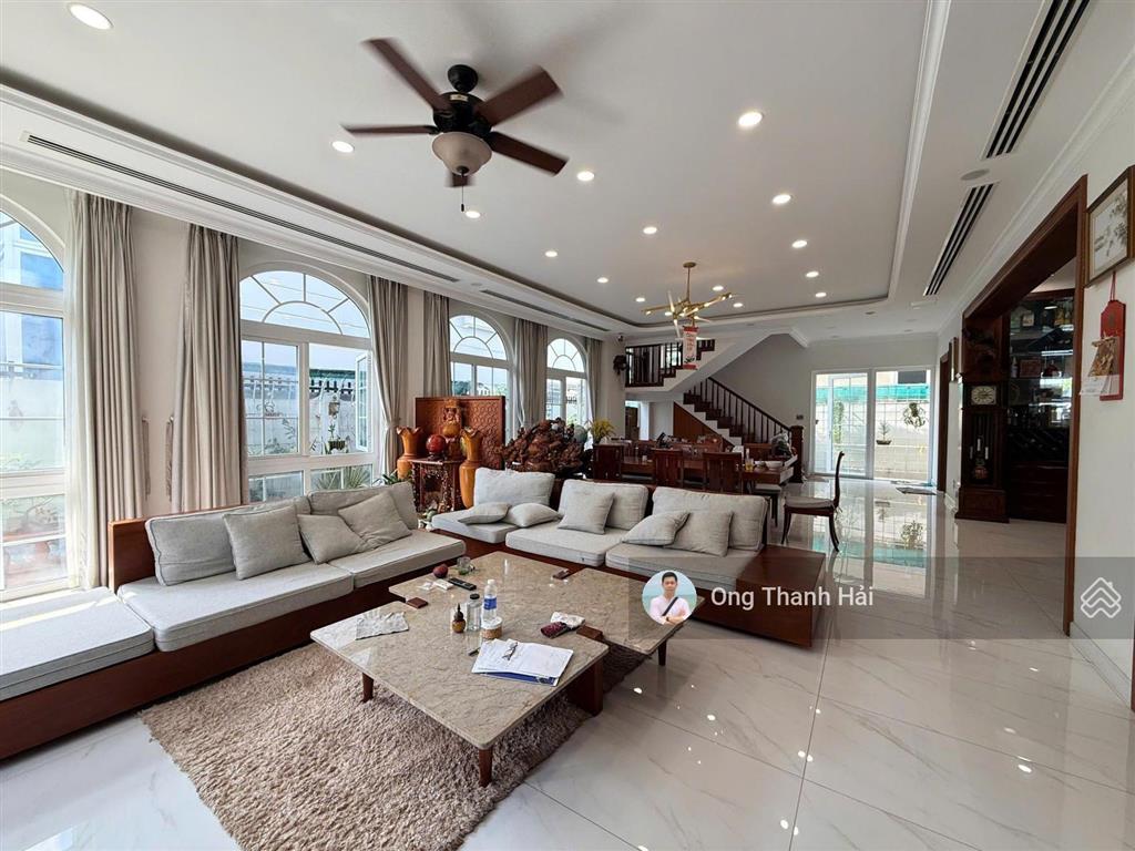 Cho thuê biệt thự đơn lập tại phú mỹ hưng, 285m2(19x15m) 6pn, sát bên công viên hồ bán nguyệt, ssis