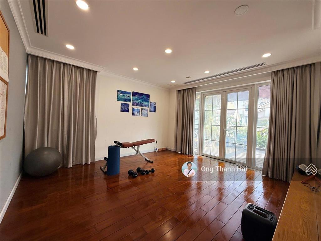 Cho thuê biệt thự đơn lập tại phú mỹ hưng, 285m2(19x15m) 6pn, sát bên công viên hồ bán nguyệt, ssis