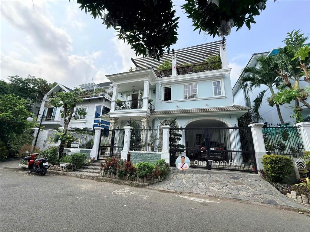 Cho thuê biệt thự đơn lập tại phú mỹ hưng, 285m2(19x15m) 6pn, sát bên công viên hồ bán nguyệt, ssis