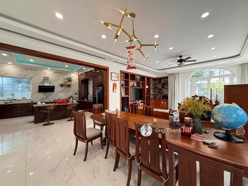 Cho thuê biệt thự đơn lập tại phú mỹ hưng, 285m2(19x15m) 6pn, sát bên công viên hồ bán nguyệt, ssis
