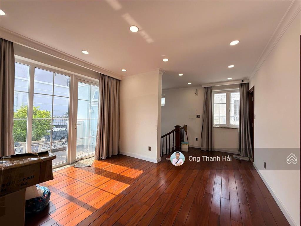 Cho thuê biệt thự đơn lập tại phú mỹ hưng, 285m2(19x15m) 6pn, sát bên công viên hồ bán nguyệt, ssis
