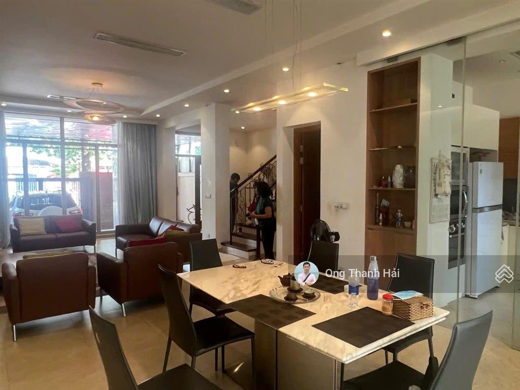 Cho thuê biệt thự liền kề, đường lớn, ngang 8m tại phú mỹ hưng, gần trường q.tế đài loan, hàn, nhật