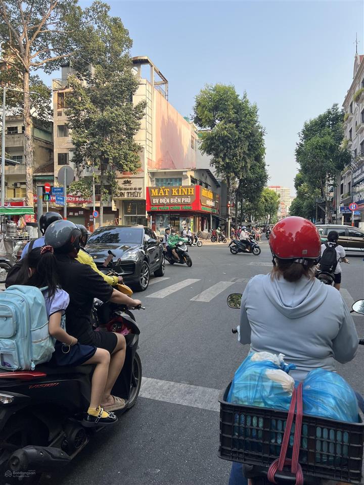 Mặt tiền kinh doanh đỉnh ngang gần 10m vị trí siêu đẹp bình trị đông