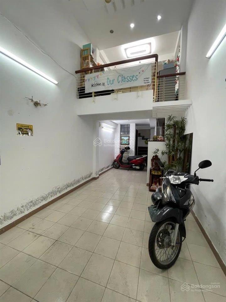 Nguyễn văn cừ 4 tầng, 3.2 x 10m, ngay vietcombank trần hưng đạo, đang cho thuê 17tr/tháng