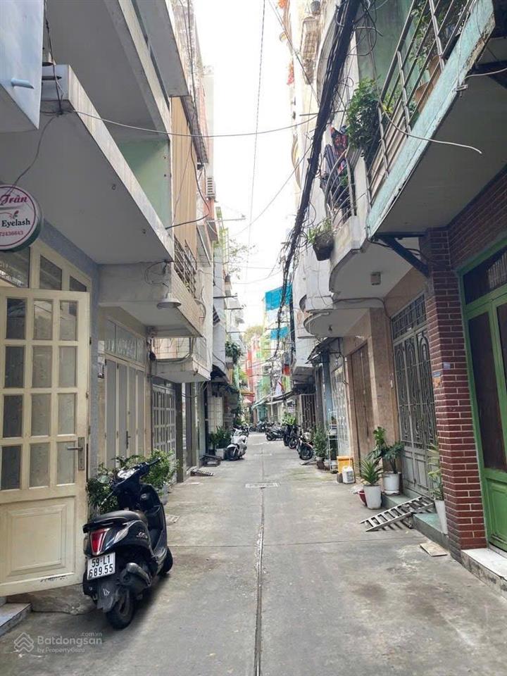 Nguyễn văn cừ 4 tầng, 3.2 x 10m, ngay vietcombank trần hưng đạo, đang cho thuê 17tr/tháng