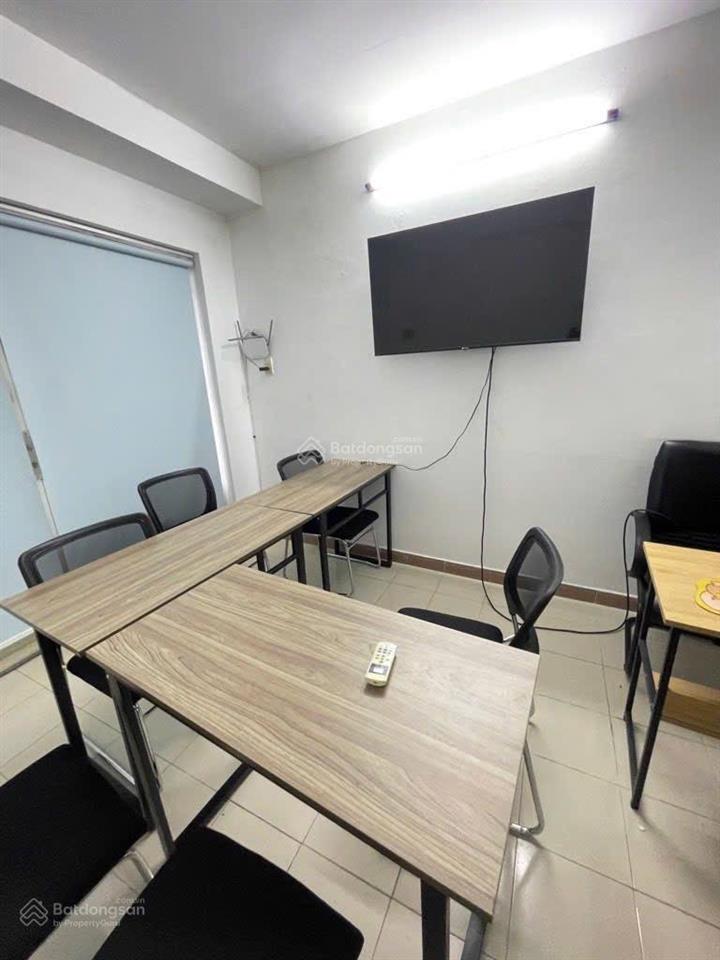 Nguyễn văn cừ 4 tầng, 3.2 x 10m, ngay vietcombank trần hưng đạo, đang cho thuê 17tr/tháng