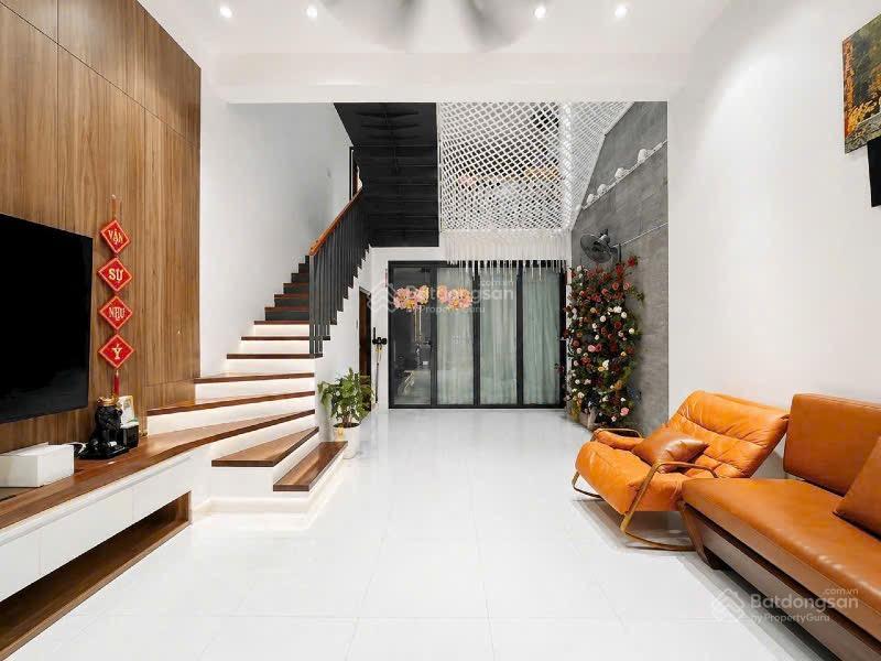 Nhà 4 tầng, lâm văn bền q7ngang 5m  dài 20m, 3 phòng ngủ lớn, xe hơi ngủ trong nhà.