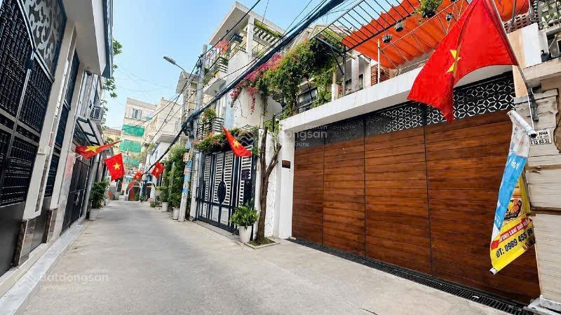 Nhà 4 tầng, lâm văn bền q7ngang 5m  dài 20m, 3 phòng ngủ lớn, xe hơi ngủ trong nhà.