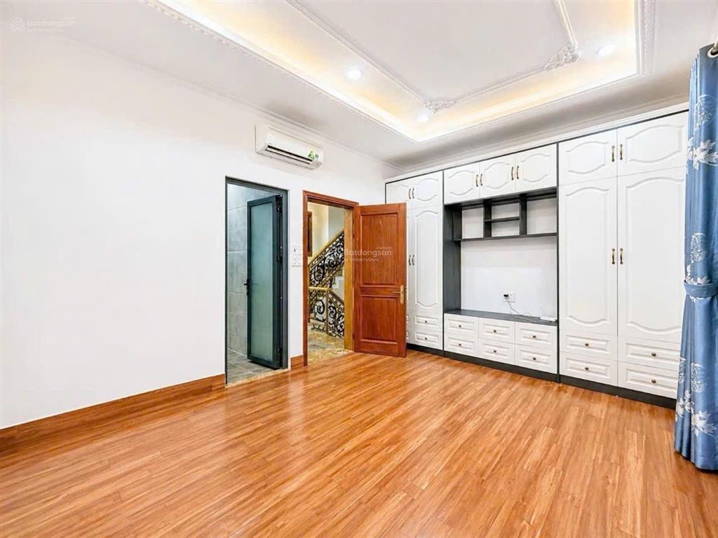 Biệt thự ngay thị trấn nhà bè đường nhựa xe hơi tránh nhau  kế bên quận7  chỉ 8,9 t  gần 110m2