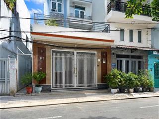 Nhà 4 tầng mặt tiền đường số, lý phục man quận 7 ô ngủ trong nhà