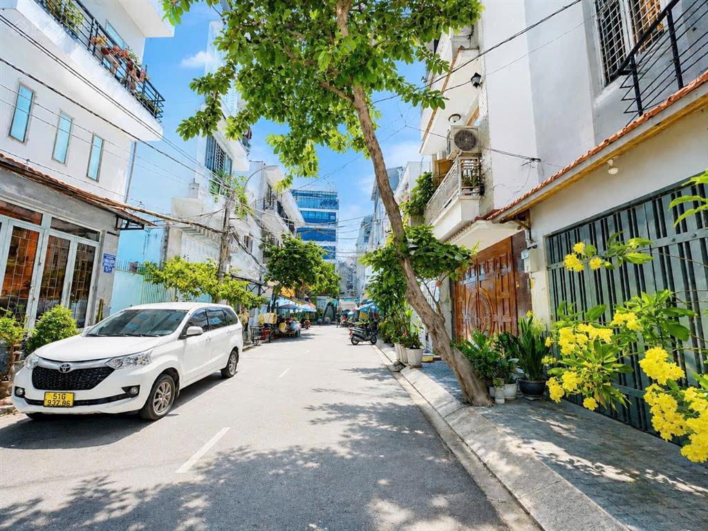Nhà 4 tầng mặt tiền đường số, lý phục man quận 7 ô ngủ trong nhà