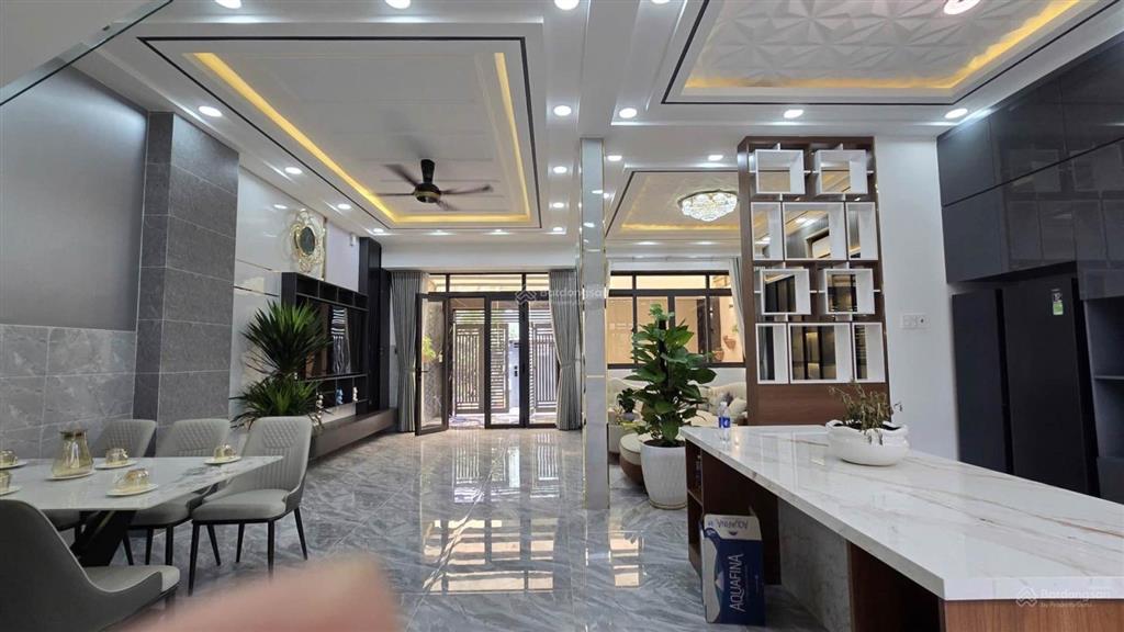 Bán nhà ngang 7m5 x 15m dt 115m2 tặng toàn bộ nói thất
