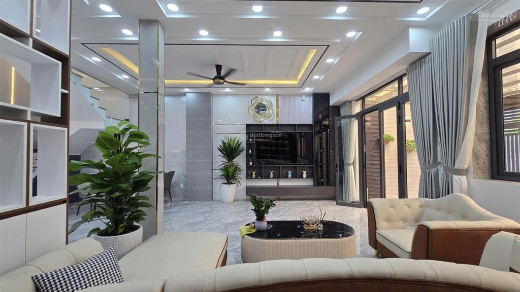 Bán nhà ngang 7m5 x 15m dt 115m2 tặng toàn bộ nói thất