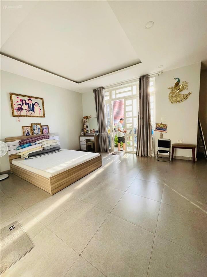Nhà bán diện tích lớn 7m x 20m dt sổ 135.4m2
nguyễn văn quỳ phú thuận quận 7