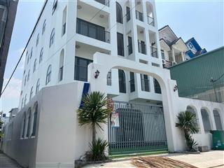 Cgbán toà nhà 5 tầng xây mới phù hợp làm cty, trường học hoặc chdv cao cấp. dt  11mx28m, nở