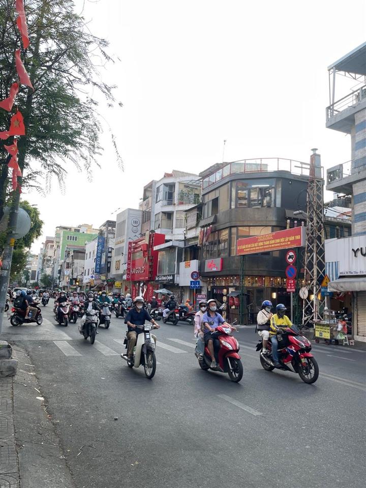Nhà 1/ võ văn tầng  phường bến nghé q1. đường thông 8m  dt  5m5x13m  nhà 2 lầu