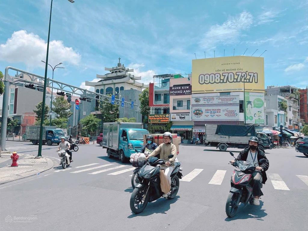 Bán căn nhà sau căn mặt tiền dương quảng hàm phường 5 gò vấp4m10x17m