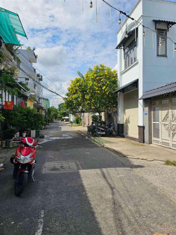 Bán căn nhà và đất 3 mặt tiền đường nhánh phân văn hớn  q12  dt 25mx47m  1081m2 có 200m2 thổ cư
