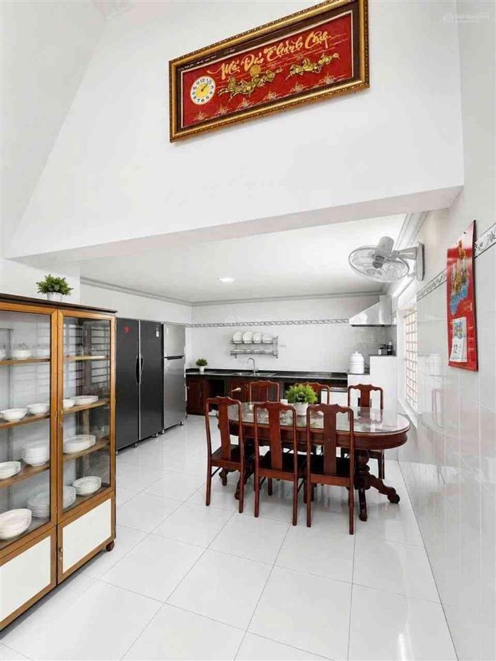 Bán nhà đường bùi văn bình  thủ dầu một bình dương  dt6mx34m nhà 2 lầu sau có 4 phòng trọ 6ty800