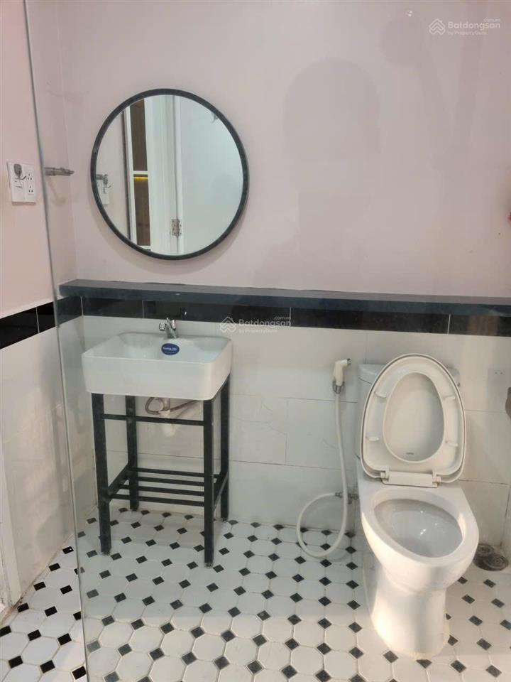 Cho thuê cc kingston residence, 18 triệu/th, 80m2, 2pn, 2wc, tốt, giá tốt khu vực