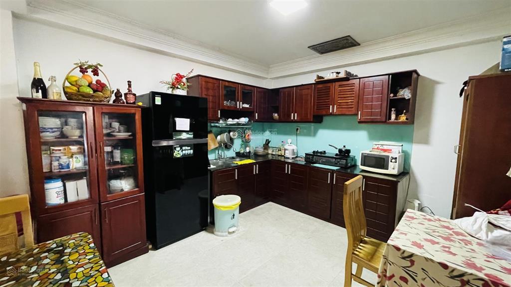 Nhà 3 tầng lô gócngay chợkinh doanh đỉnhngang 5m65m2đường 8m
