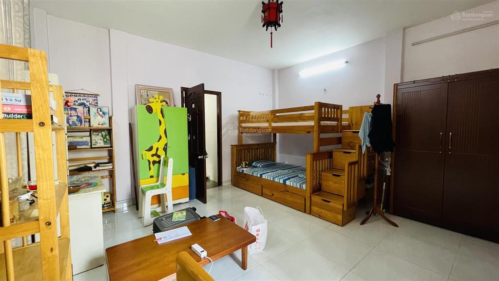 Nhà 3 tầng lô gócngay chợkinh doanh đỉnhngang 5m65m2đường 8m