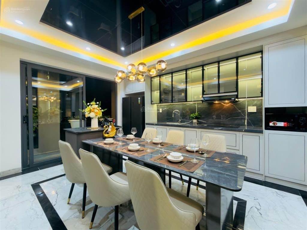 Nhà mặt tiền q12  5 tầng  260m2 sàn  full nội thất nhập ngoại  giá 7.. tỷ