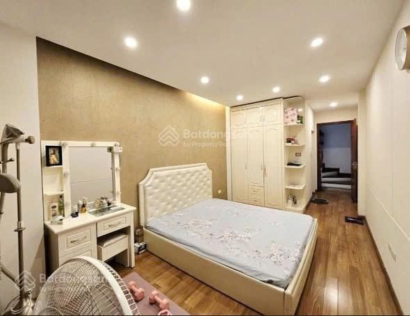 Ngõ 42 trương công giai, cầu giấy, 33m² x 5 tầng, giá hơn 10 tỷ, trung tâm cầu giấy, đủ đồ, ở ngay