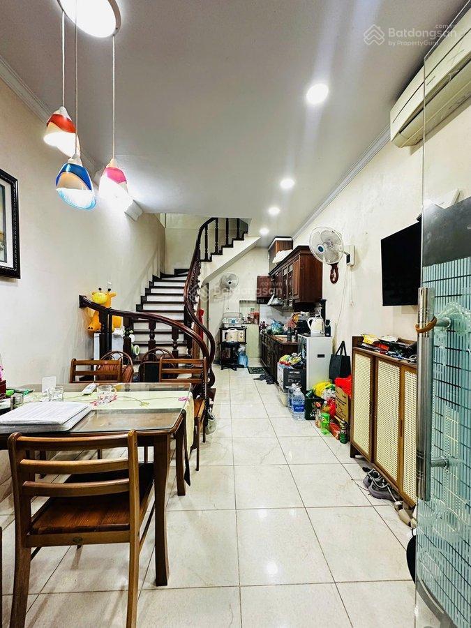 Nhà 5 tầng dân xây siêu chất, ô tô vào nhà, gần phố đủ công năng, gần võ chí công, cầu nhật tân