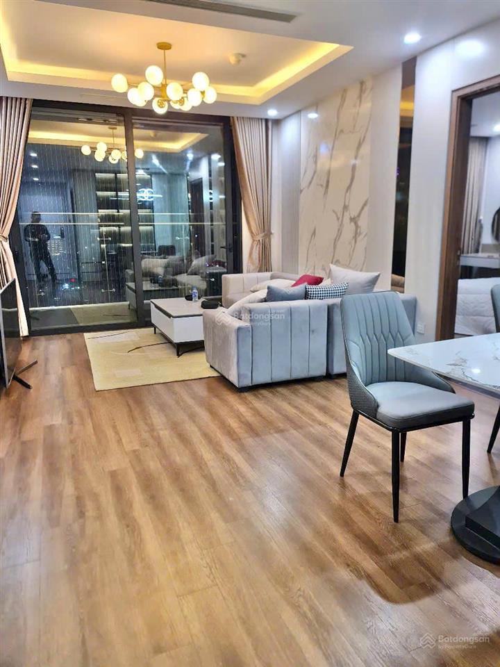 Bán căn 3 ngủ vị trí đẹp sunshine city, dt 99m2 , hướng mát, nội thất đẹp, giá chỉ 11,5 tỷ
