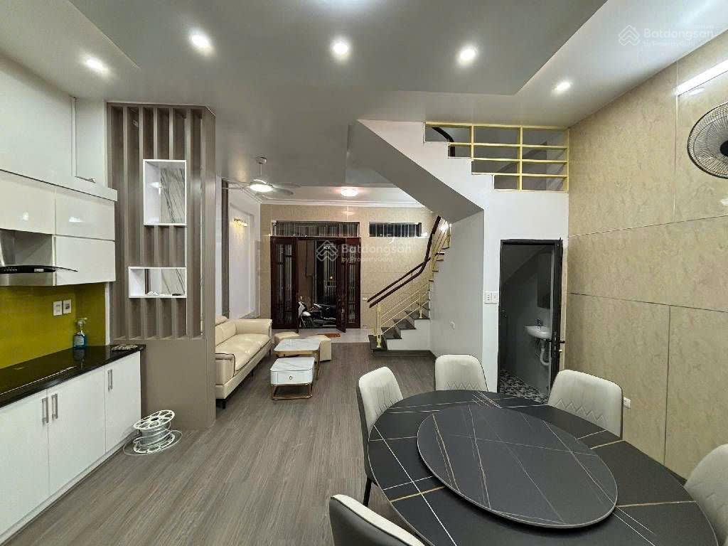 Bán nhà hồ tùng mậu 47m2 4 tầng 9.7 tỷ nhà góc 2 thoáng, ô tô vào, gần bến xe