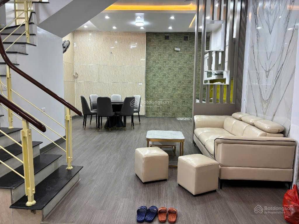 Bán nhà hồ tùng mậu 47m2 4 tầng 9.7 tỷ nhà góc 2 thoáng, ô tô vào, gần bến xe